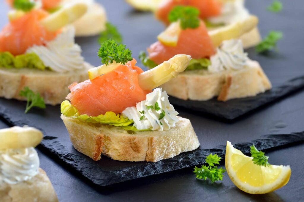 recipe-elingea-Canapes with salmon and asparagus